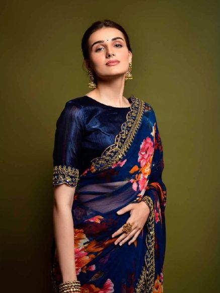 Georgette Saree for Women Traditional Indian Design Ideal for Weddings Parties and Special Occasions Manufacturers  in Delhi