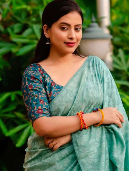 Traditional Green Jute Silk Saree with Half Sleeves Custom Long Sleeve Option Perfect Manufacturers  in Delhi