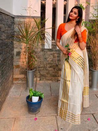Traditional White and Golden Cotton Mundum Neriyathum Saree with Mundu Colored Border Manufacturers in Madhya Pradesh